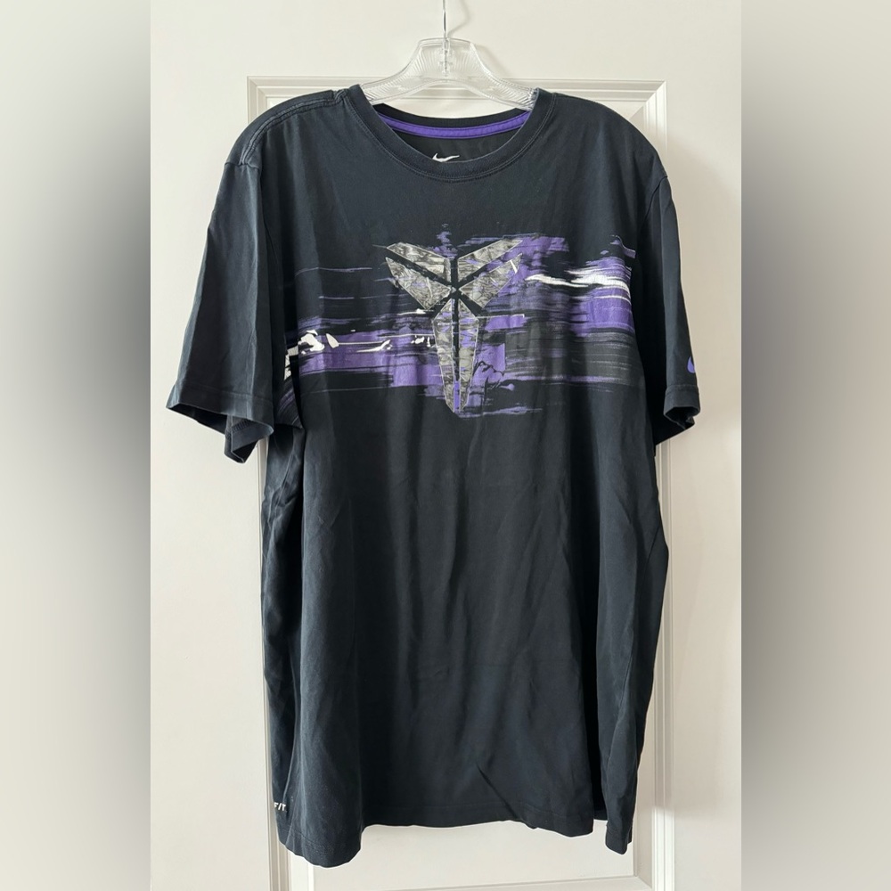 Nike men’s Kobe Bryant black mamba dri-fit shirt. Size XL. Like new!